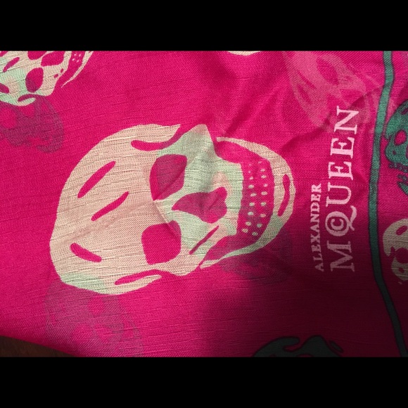 Alexander McQueen - Picture 2 of 5